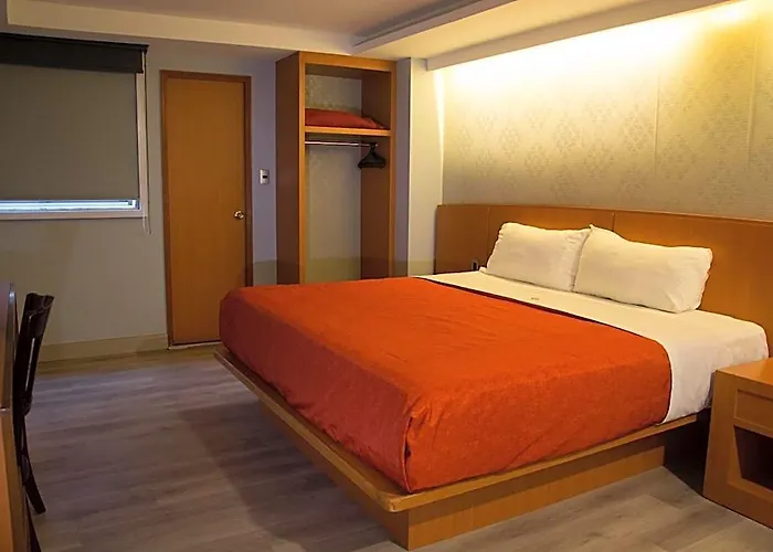 El Senador Hotel 3*